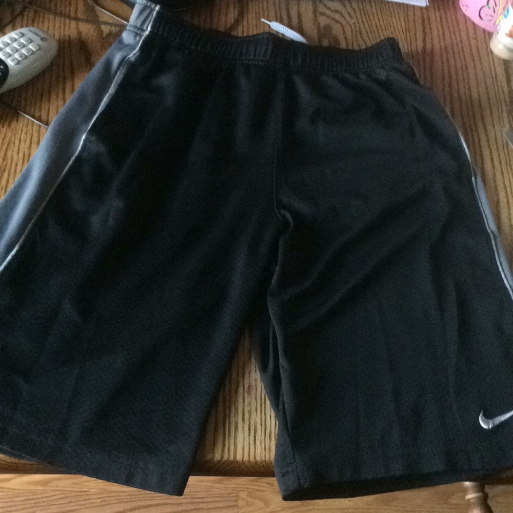 New shirt Nike size Xl boys black